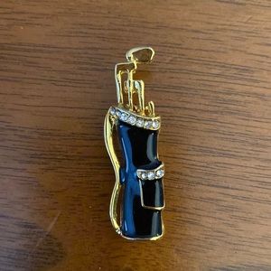 Golf bag brooch